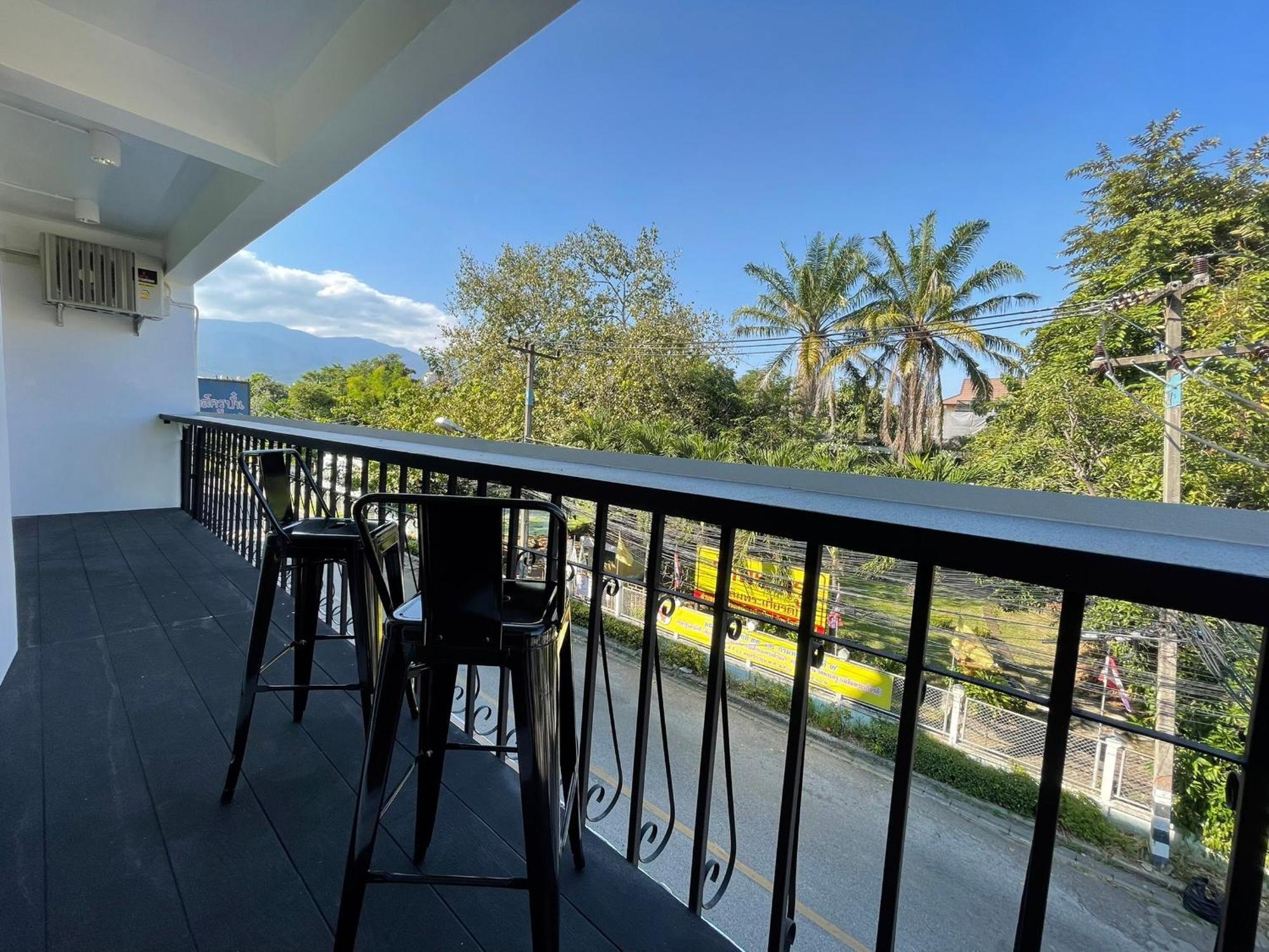 The Corner มุมม่วน คาเฟ่ แอนด์ โฮสเทล Mummuan Hostel Τσιάνγκ Μάι Εξωτερικό φωτογραφία